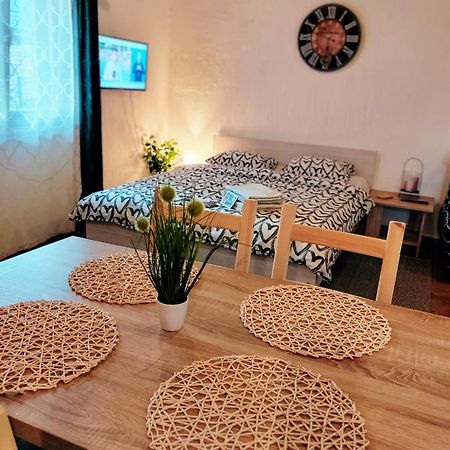 Studio Apartman Buteo Jastrebarsko Luaran gambar