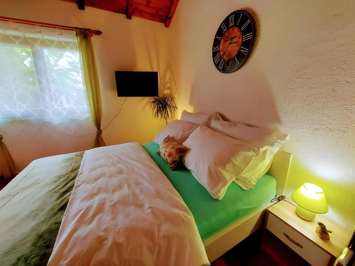 Studio Apartman Buteo Jastrebarsko Luaran gambar