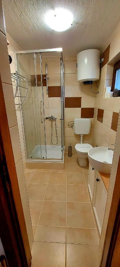 Studio Apartman Buteo Jastrebarsko Luaran gambar