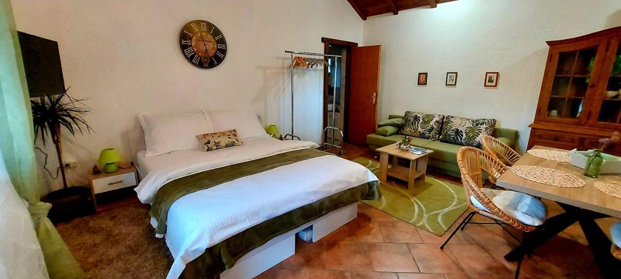 Studio Apartman Buteo Jastrebarsko Luaran gambar