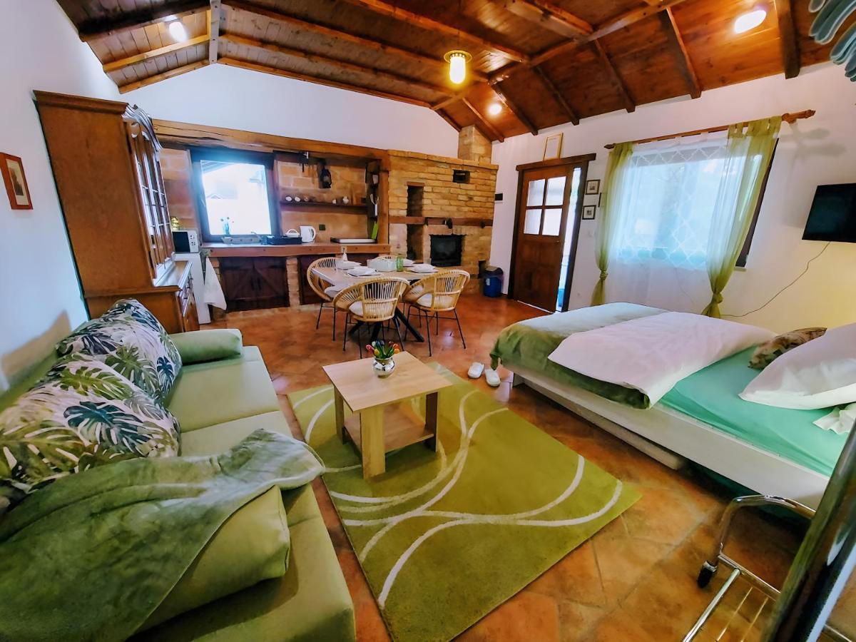 Studio Apartman Buteo Jastrebarsko Luaran gambar