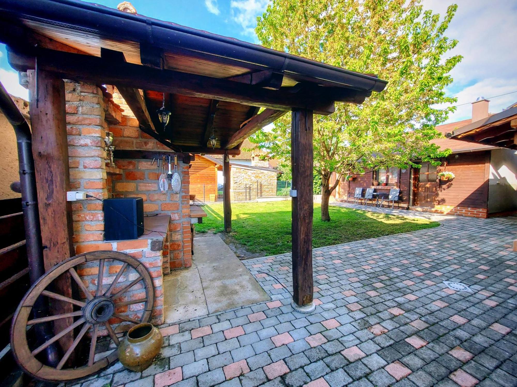 Studio Apartman Buteo Jastrebarsko Luaran gambar